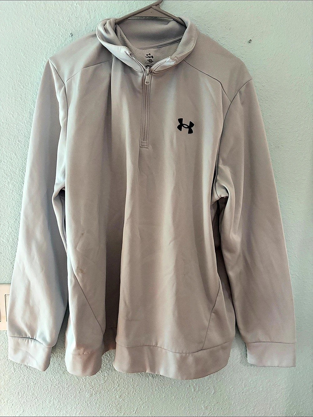 Under Armour Quarter Zip Pullover in Gray Like New